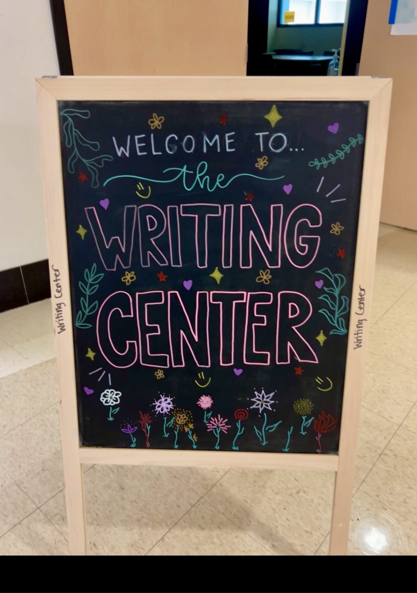 The Writing Center welcomes you during the Thanksgiving season. Cerdits: O.Watters.