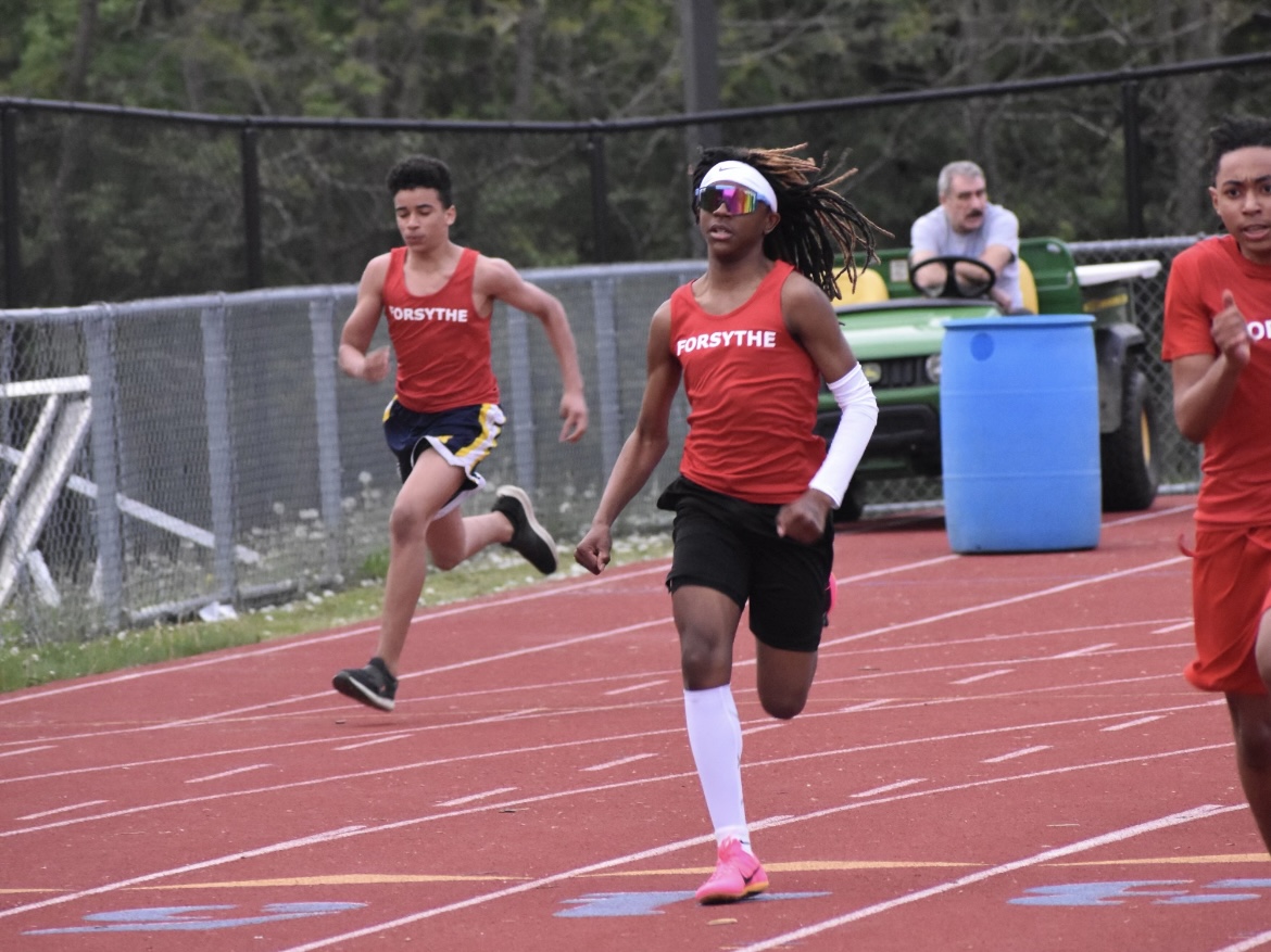 Markell Freeman (27) runs a 100-meter dash at Skyline High School. Credit: J Kowalk.