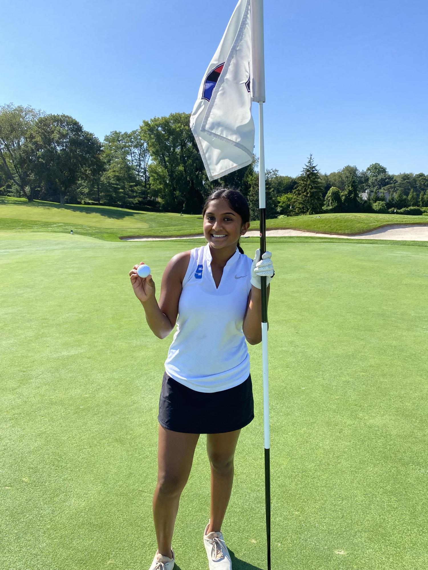 Vedha (26) posing with her hole-in-one; a moment shell never forget. Credit: V.Kakarla
