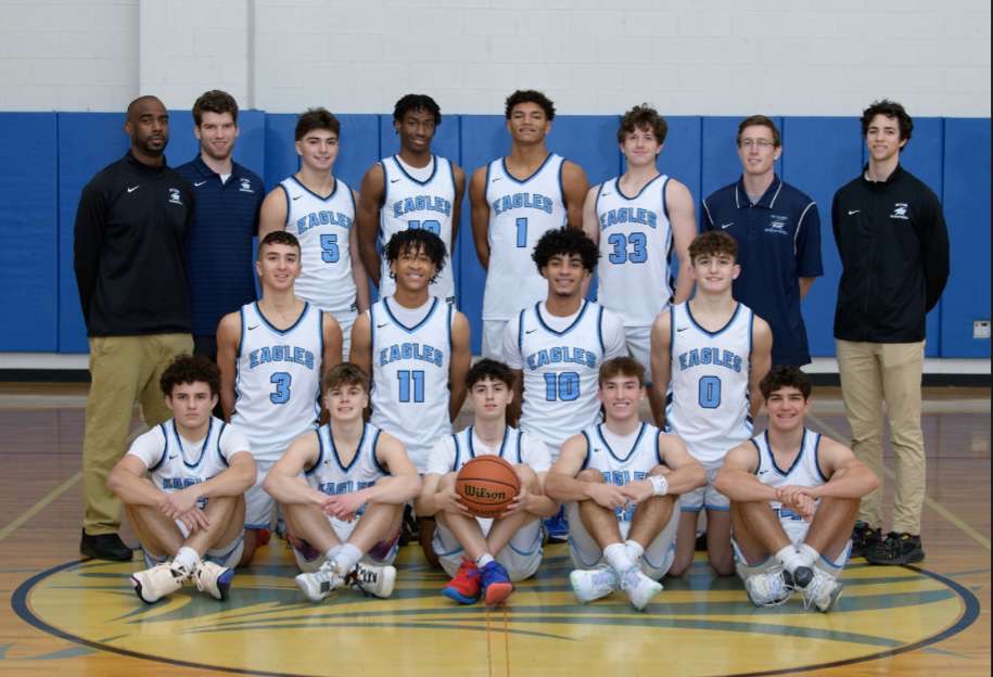 The+Varsity+Boys+Basketball+team+posing+for+their+team+photo+on+media+day.+Credit%3A+L.+Horwedel.