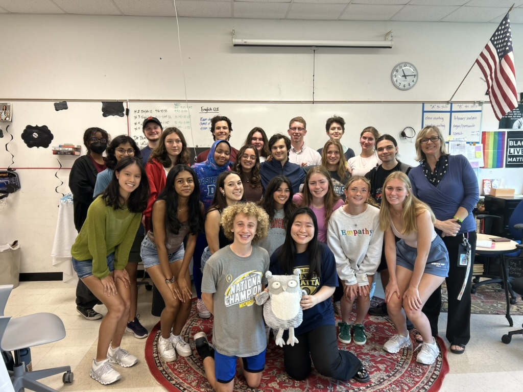 The Skyline Post 2023-2024 celebrates its wins at MIPA, production of paper editions, and turns leadership over to new Editor-in-Chief, Ashley Han. Credit: Elizabeth Caswell. 