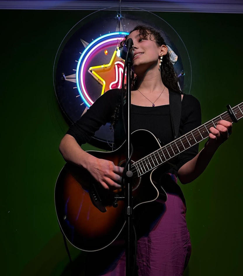 Bekka Madeleine serenades a crowd. Credit: Grace Ellen Heard