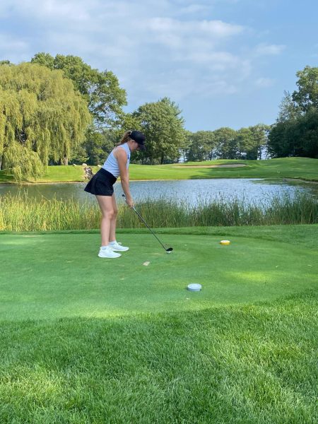 Liv Housler ('28) getting ready to tee off at a course in Northern Michigan. Credit: Mary Packard