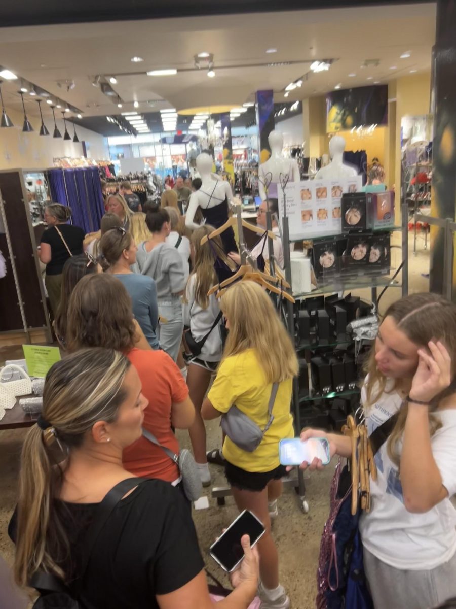 Students and their moms wait in long lines at Windsor to try on dresses for Homecoming 2024.