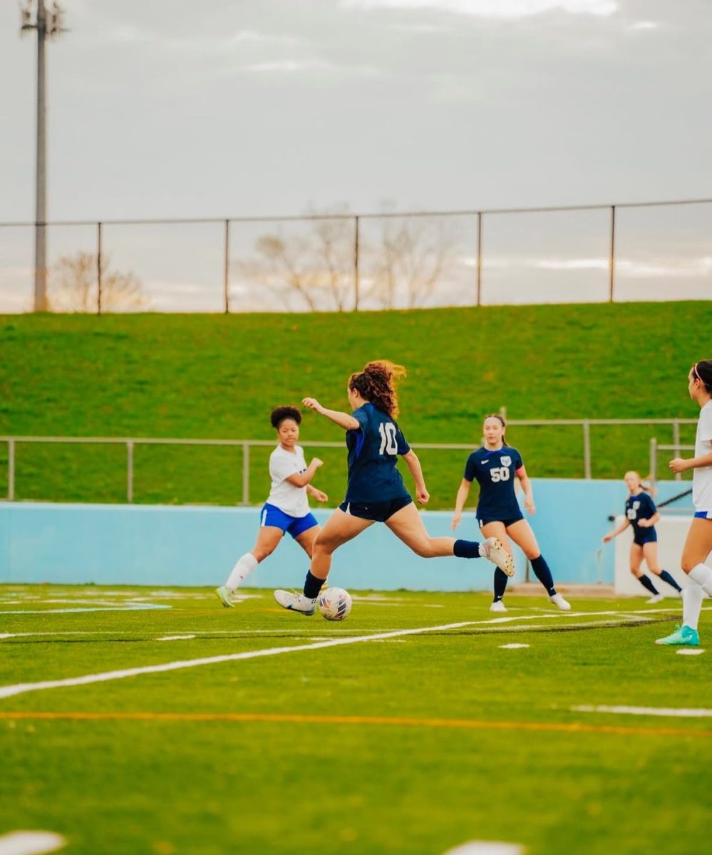 Kennedy Wassef ('26) passing the ball in their game against the Lincoln Railsplitters.