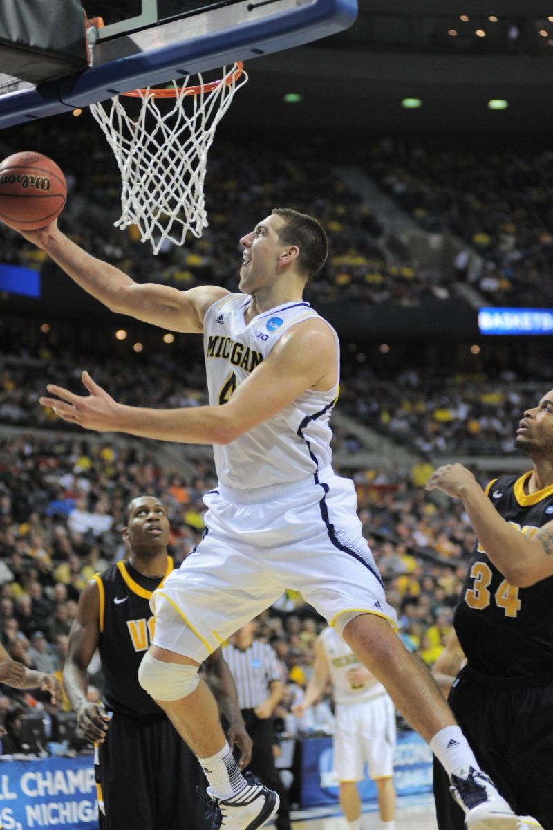 Mitch McGary doing reverse layup at NCAA tournament 