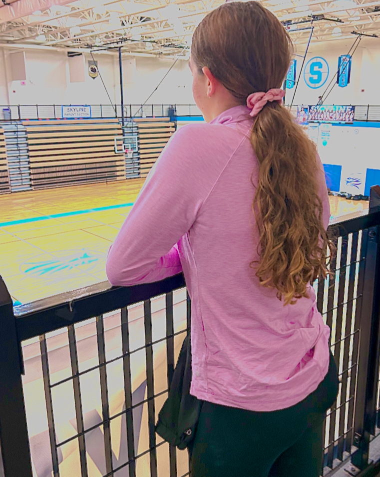 Elsa Wenzlaff ('26) wearing pink at practice.