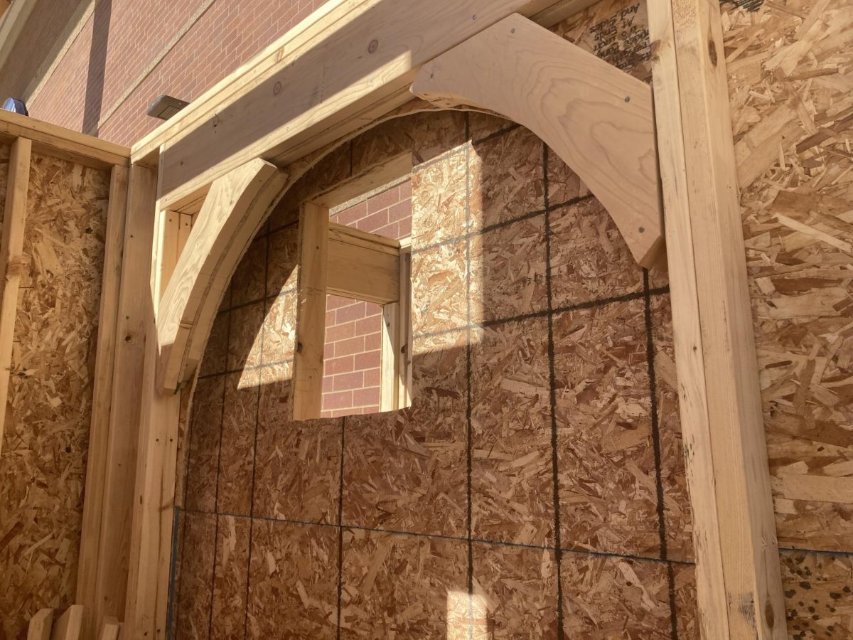 The construction of the arch is coming along nicely.