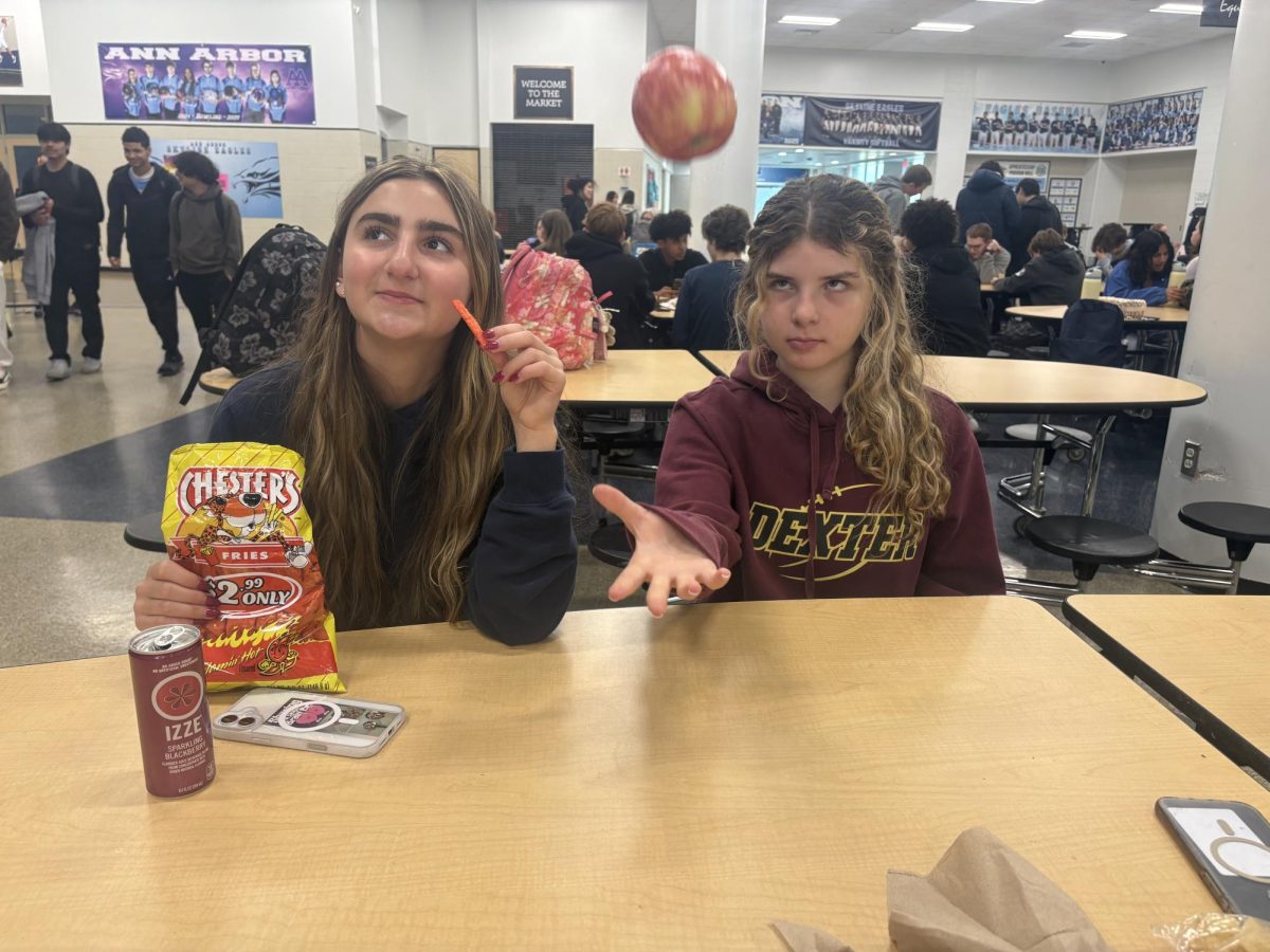 Athletes Kennedy B and Annabelle Gal ('29) using two different fueling strategies